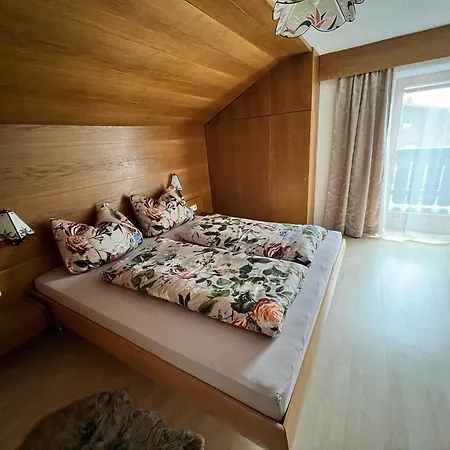 Haus Kneissl Apartament Seefeld w Tirolu