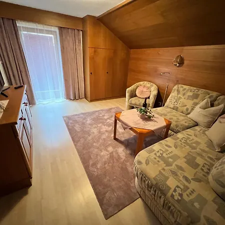 Apartament Haus Kneissl Seefeld w Tirolu